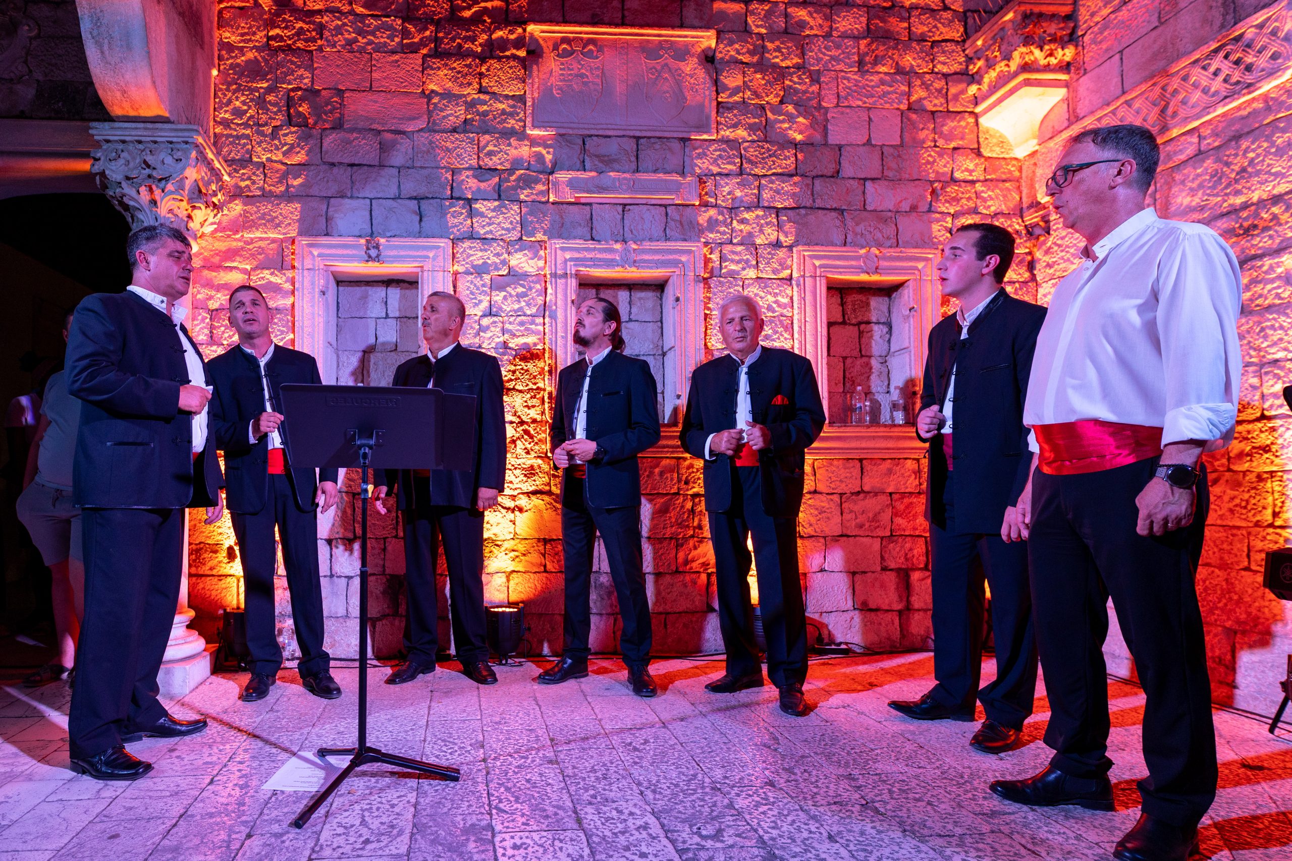 Klapa Trogir oduševila publiku u Kneževom dvoru
